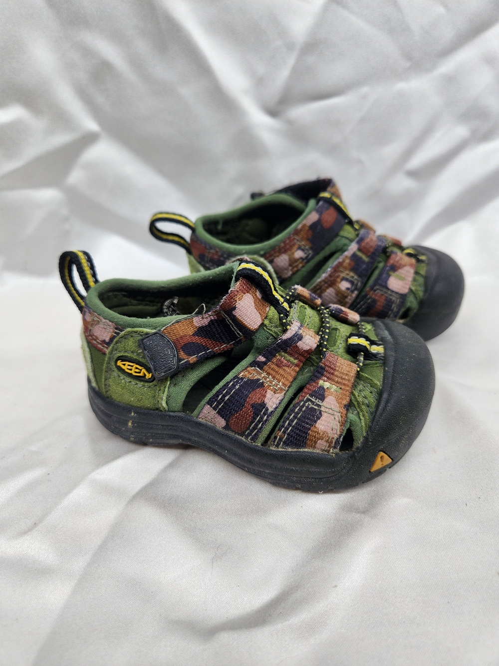 Keen Kids Olive Green and Brown Closed-Toe Water Shoes - Picture 2 of 7
